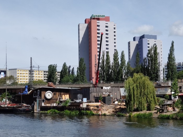 Das Oneplus 7 Pro zum Vergleich (Bild: Tobias Költzsch/Golem.de)